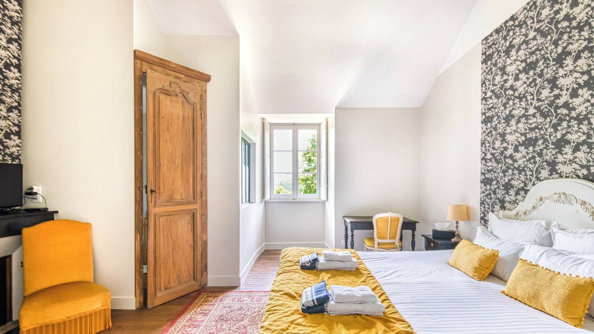 Bouchemaine Bed & Breakfast | Lavishly decorated double room at Château Le Fresne
