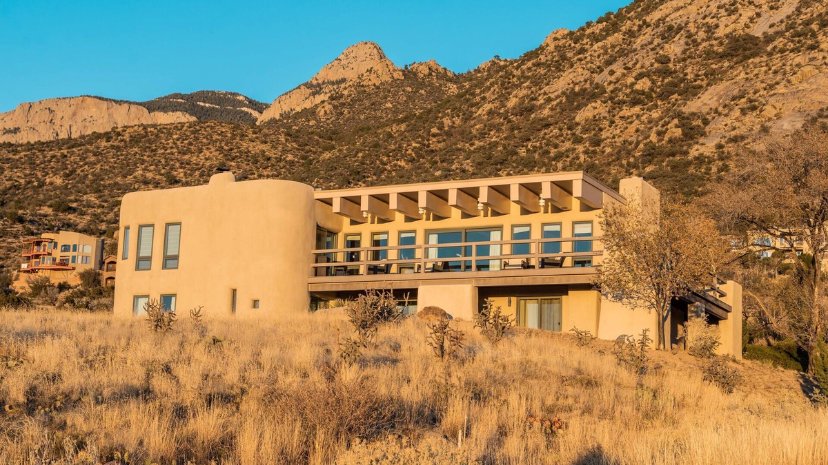 Tierra Monte House | Lavishly Remodeled House With Spectacular Views