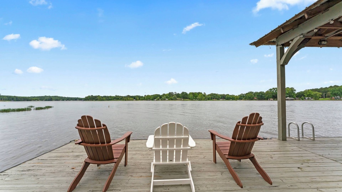 Wilsonville House | Lay Lake - On main Channel in private area. With Hot Tub and Kayaks