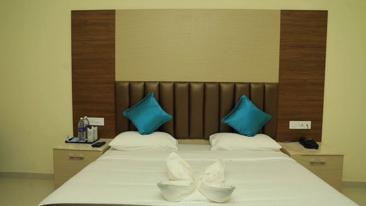 Mayiladuthurai Hotel | Laya Regency
