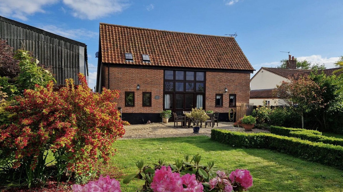 Attleborough House | Lays Barn - Three Bedroom House, Sleeps 6