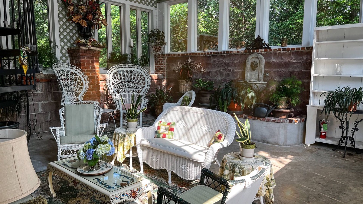 Monroe House | Layton Castle's Carriage House - 2bdrm/2bath with a sunroom and high ceilings.