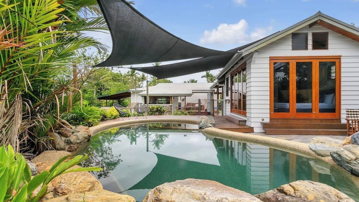 Edge Hill House | Lazenby Lodge - Stunning Private Pool