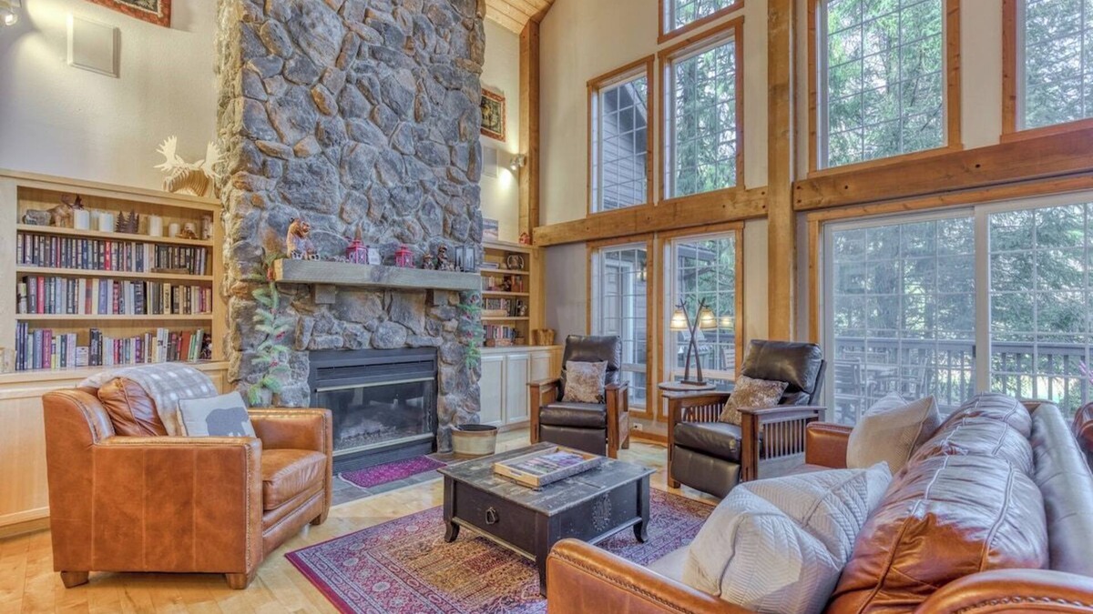 Welches Cabin | Lazy Bear Lodge: Hot Tub Resort Pool & Game Room