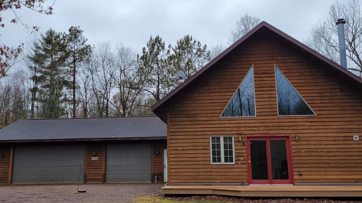 Merrillan Cabin | Lazy Bear Lodge family- friendly cabin near Lake Arbutus & Hatfield