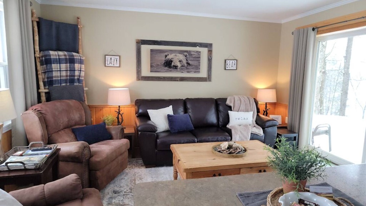 Lake Tomahawk Condo | Lazy Bear Lodge with Boat Slip on Lake Tomahawk