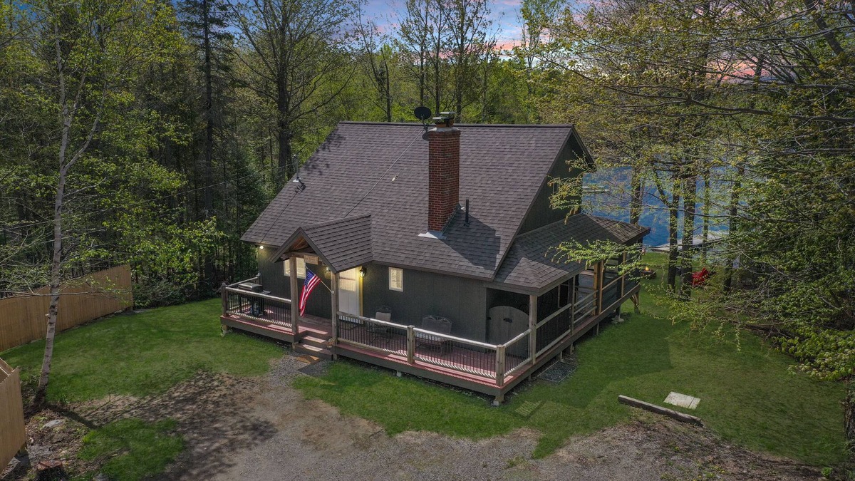Greenville Cottage | Lazy Cove Cottage (Waterfront on Moosehead Lake!)