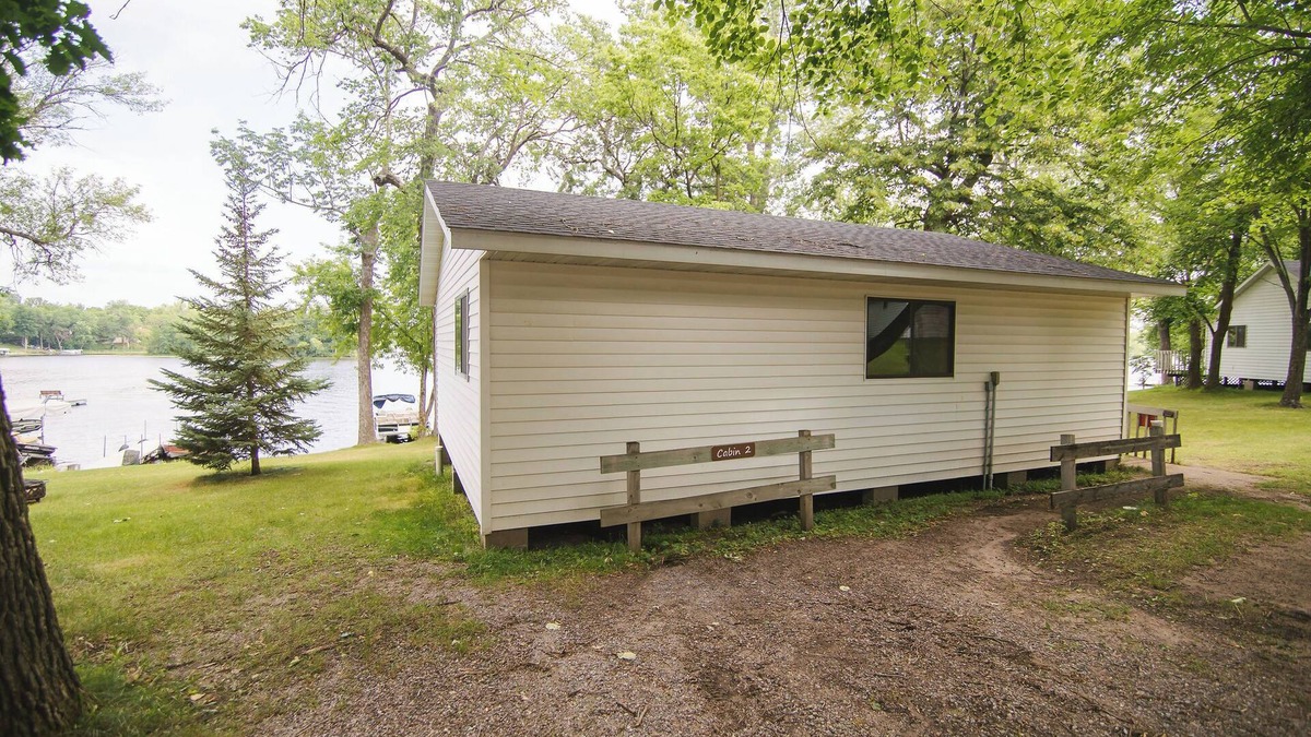 Richmond Cabin | Lazy Days, a 3BR lakefront cabin on the Horseshoe Chain of Lakes in Richmond, MN