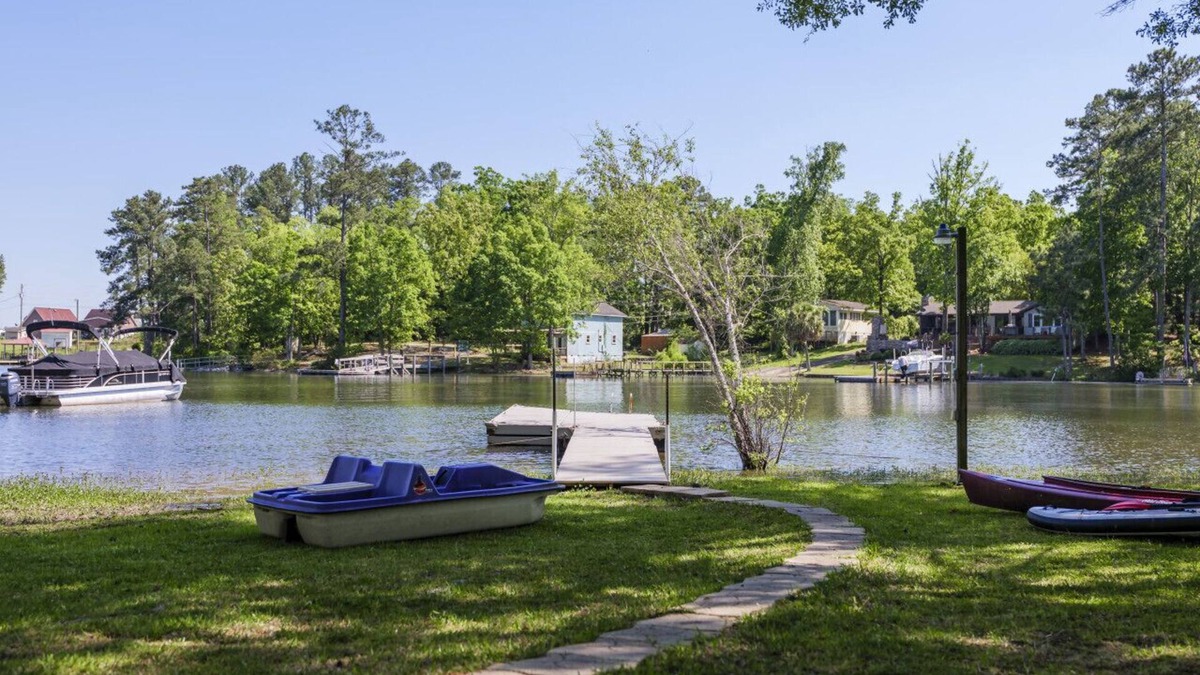 Leesville House | Lazy Days on Lakeshore - Private Dock, Kayaks SUP, Arcades and more
