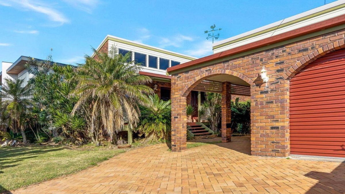 Pottsville House | LAZY DAYZ - LOUNGE BY THE POOL