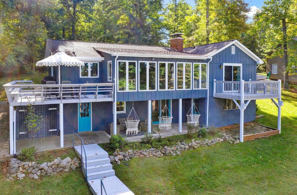 Huddleston House | Lazy Dog Retreat