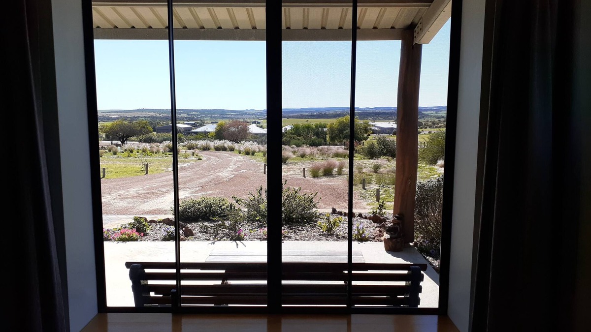 White Peak Apartment | Lazy Hills Guest Accommodation