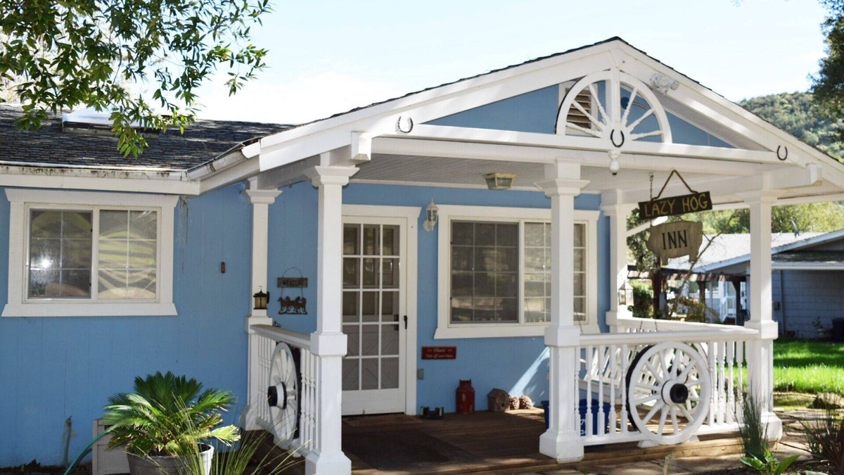 Paicines House | Lazy Hog Inn located on a Spacious Ranch - 10 Miles to Pinnacles National Park