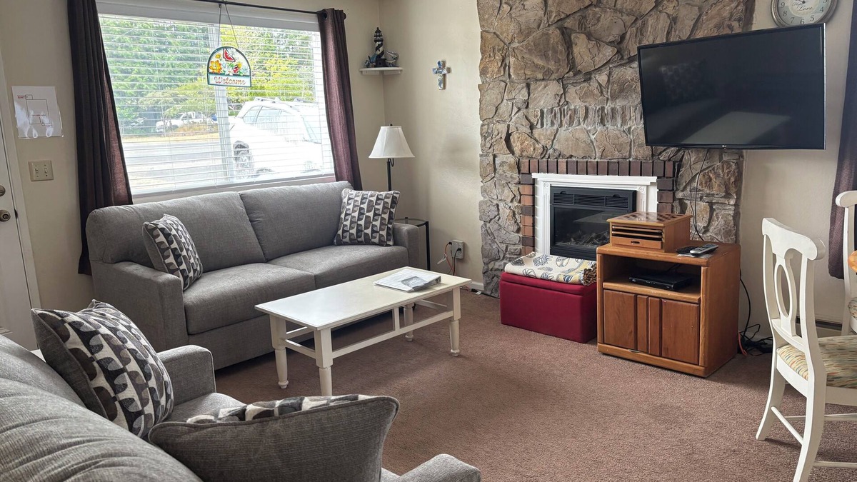 Seaview House | Lazy K Cabin-Pet Friendly and close to the beach
