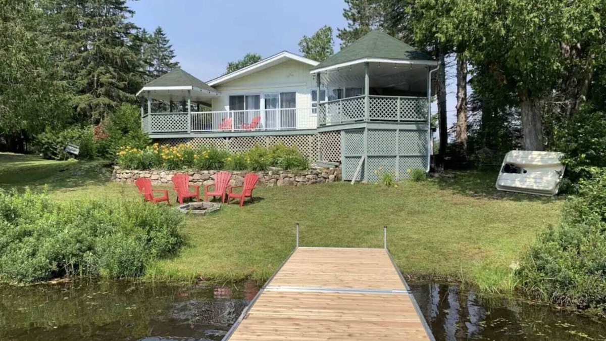 Amherst Cottage | Lazy Lake – Lakefront, close to Tremblant