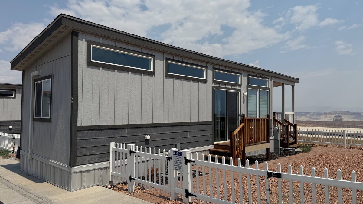 Greenehaven House | Lazy Lookout is your cozy sanctuary and gateway to stunning Lake Powell.