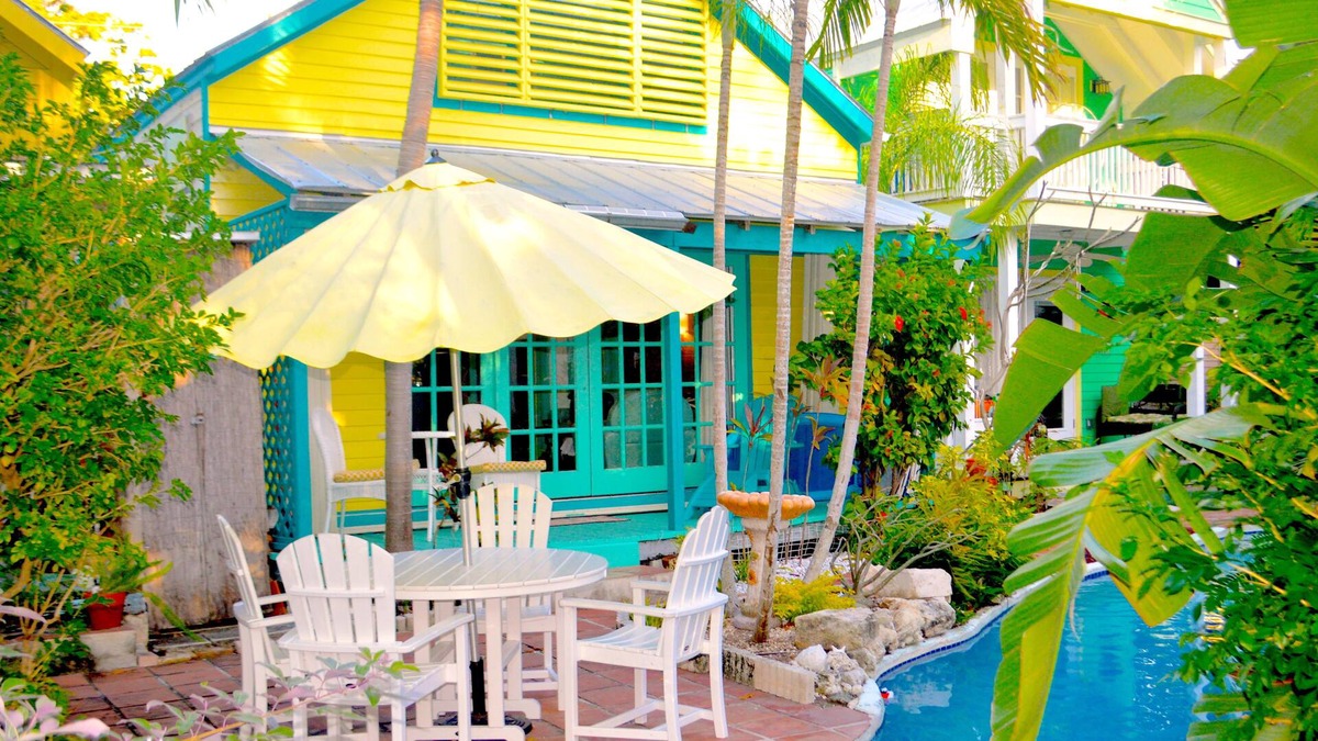 Old Town House | Lazy River Pool, Enchanting Garden, Old Town Key West, Free WiFi, Bikes & Parkin
