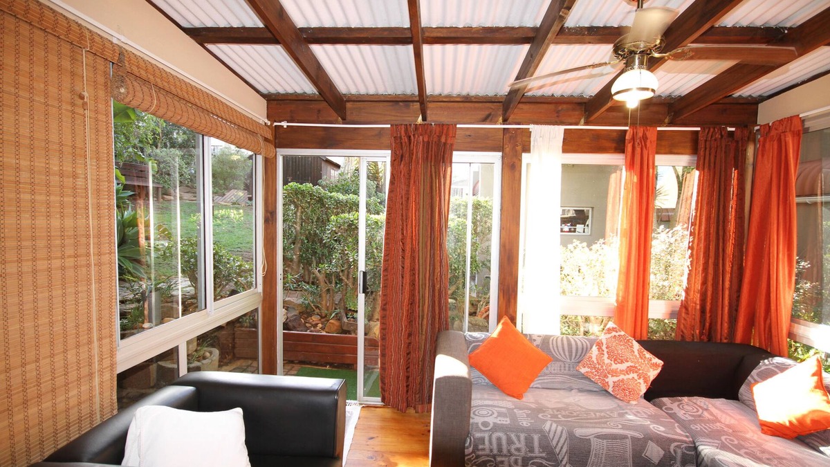 Wavecrest Cottage | Lazybay cottage set in a quiet garden in walking distance to the beach and shops