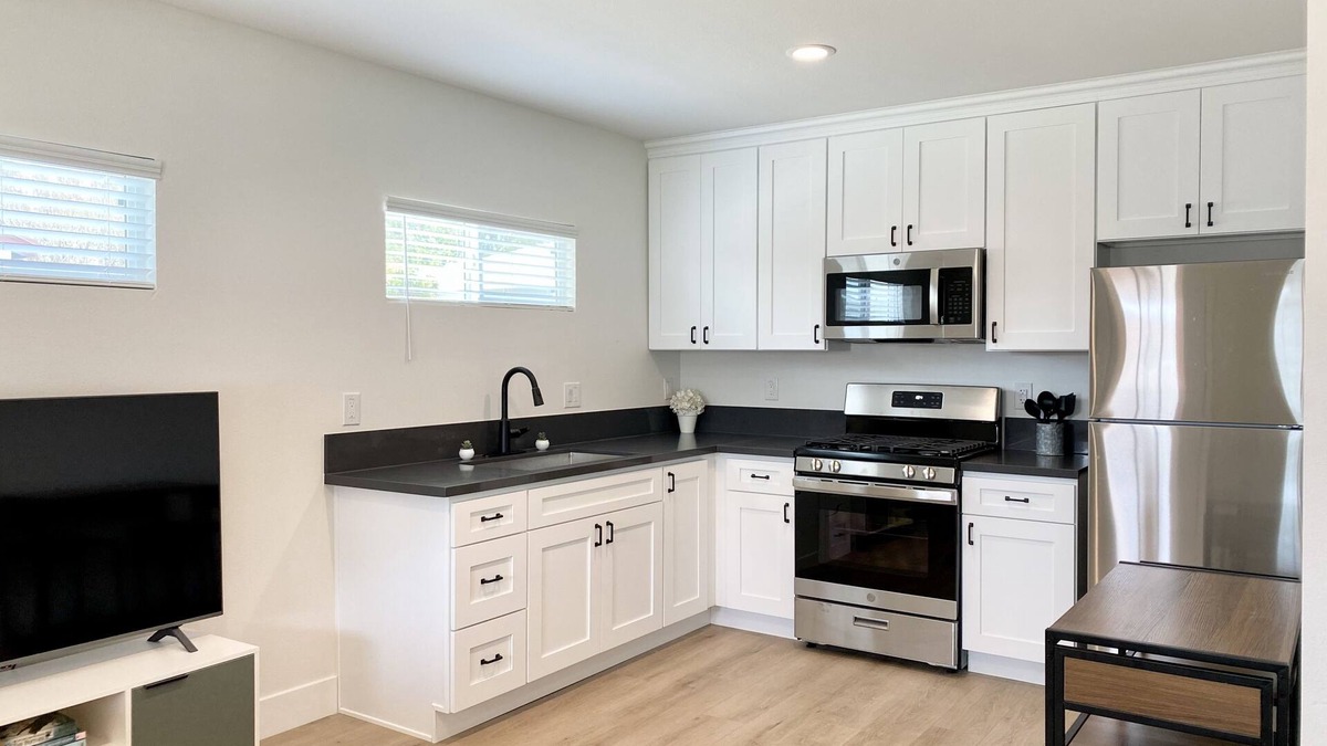 Harbor Apartment | LB Back house Studio