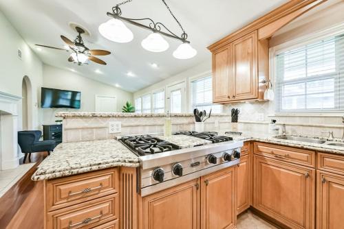 Spring Branch West House | Lb Perfect Residential Retreat