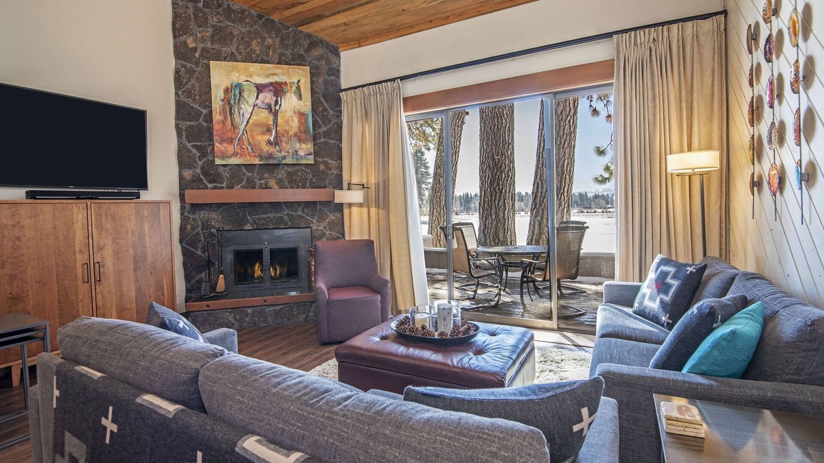 Black Butte Ranch Condo | LC025-26 | Modern split level two-bedroom condo with views of Cascade Range.