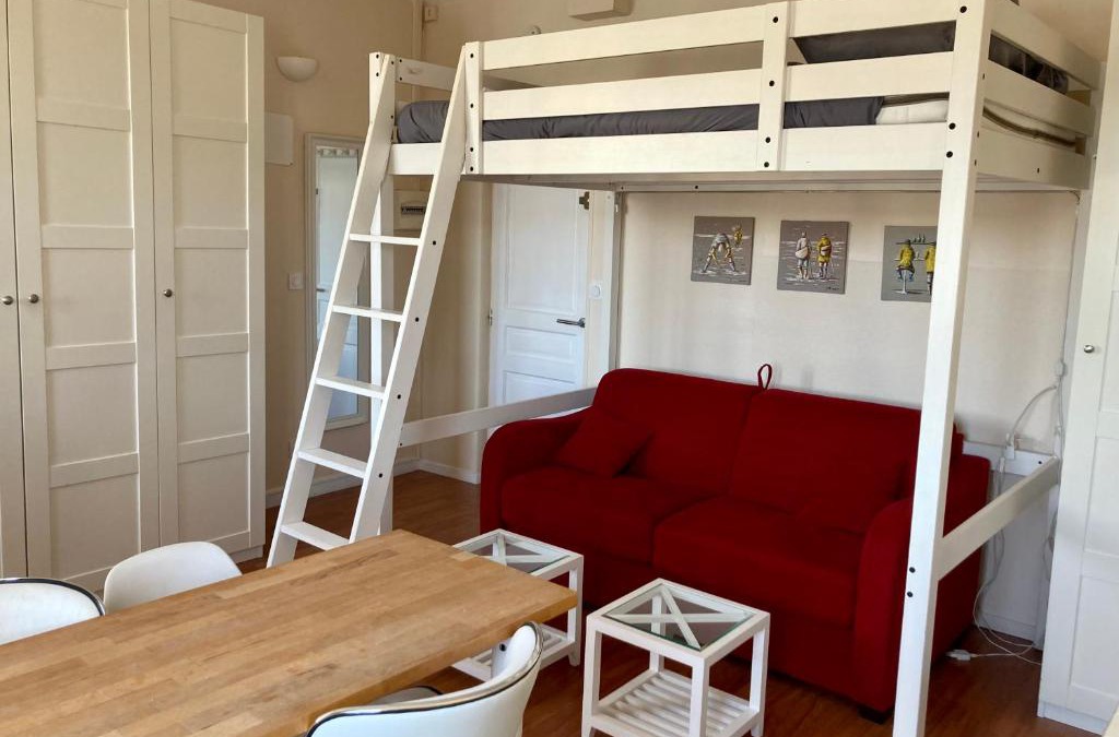 Arromanches-les-Bains Apartment | Le 22 - Studio 4p Proche Mer & Vue Bourg