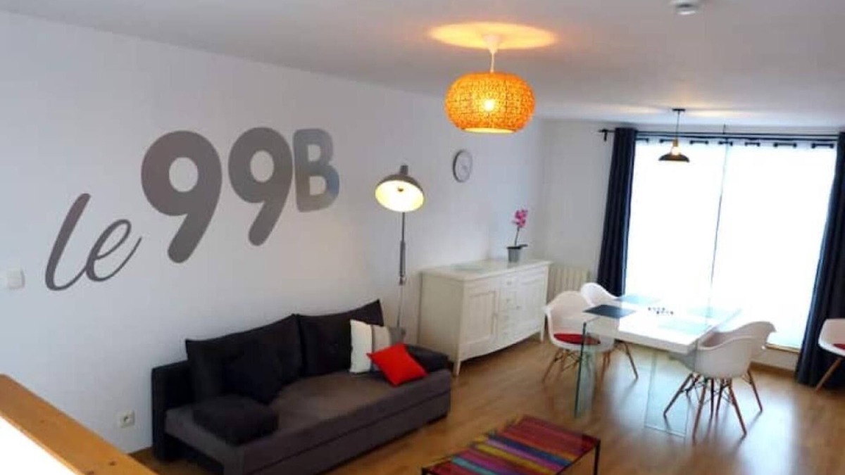 Hallennes-lez-Haubourdin Apartment | "le 99B" modern, bright apartment, Queen size bed and connected TV