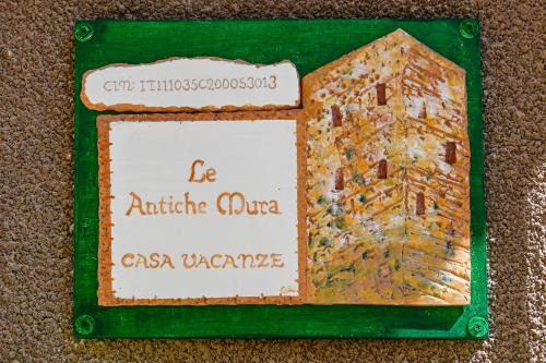 Iglesias House | Le antiche mura