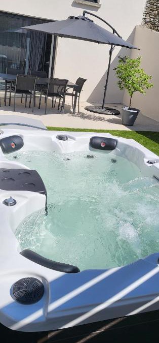 Bouguenais House | Le Béluga spa Aéroport Nantes Bouguenais Rezé