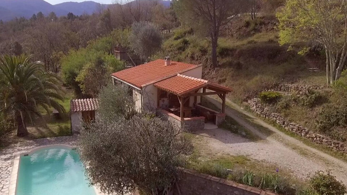 Reynes House | Le Bac: peaceful gîte in the heart of nature with panoramic view and swimming pool