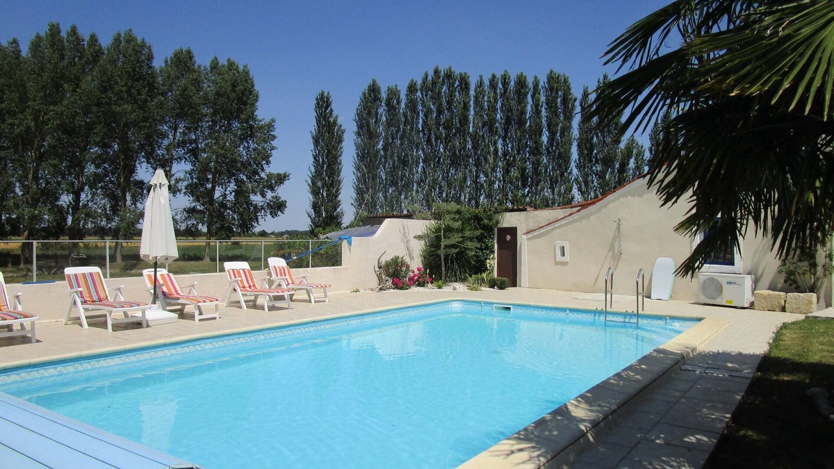 Vix House | "Le Bas des Vignes" country gîte and B&B