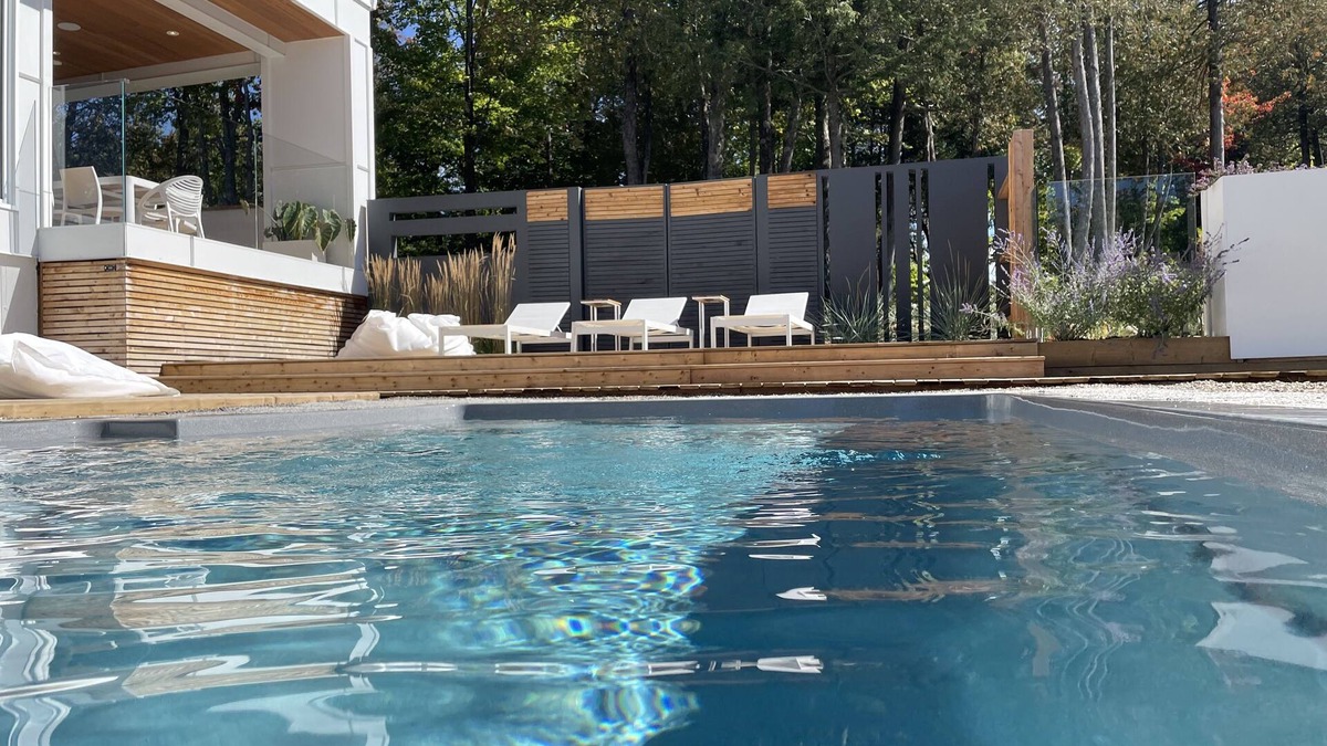 Saint-Jean-de-Matha Villa | LE BAUHAUS I SPA I SAUNA I POOL I WOOD FIREPLACE I LAKE I 6 ACRES