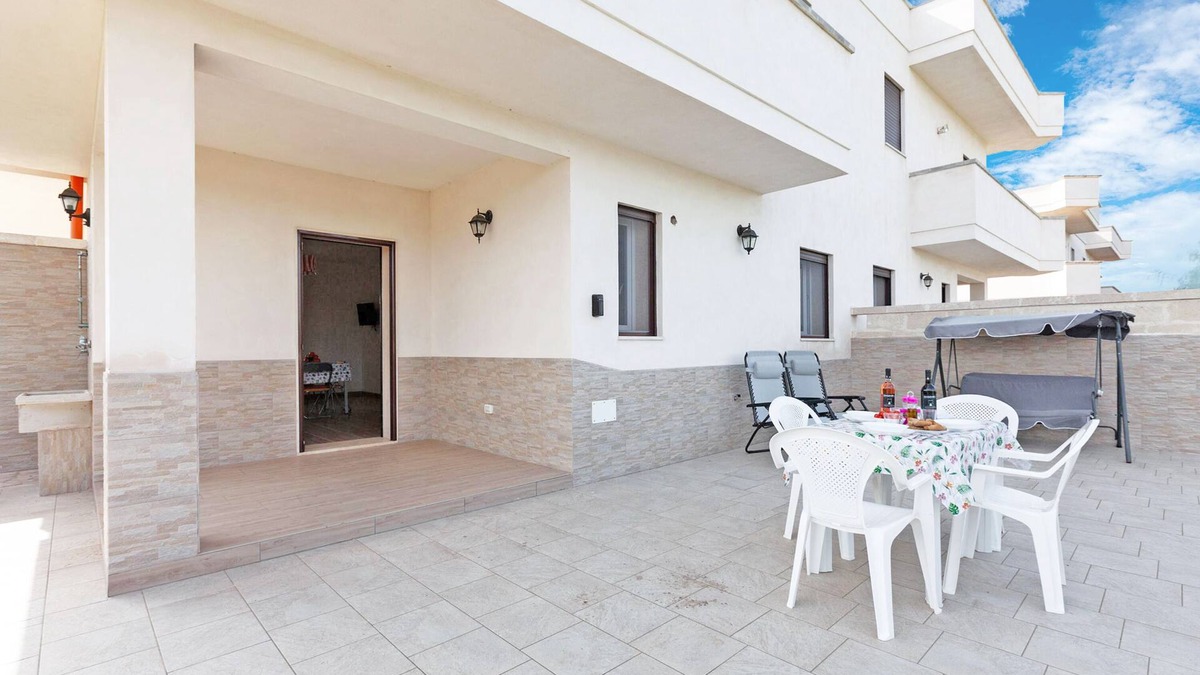 Manduria Apartment | Le Bianche Apt 2 with Garden near The Sea, Manduria, Italy