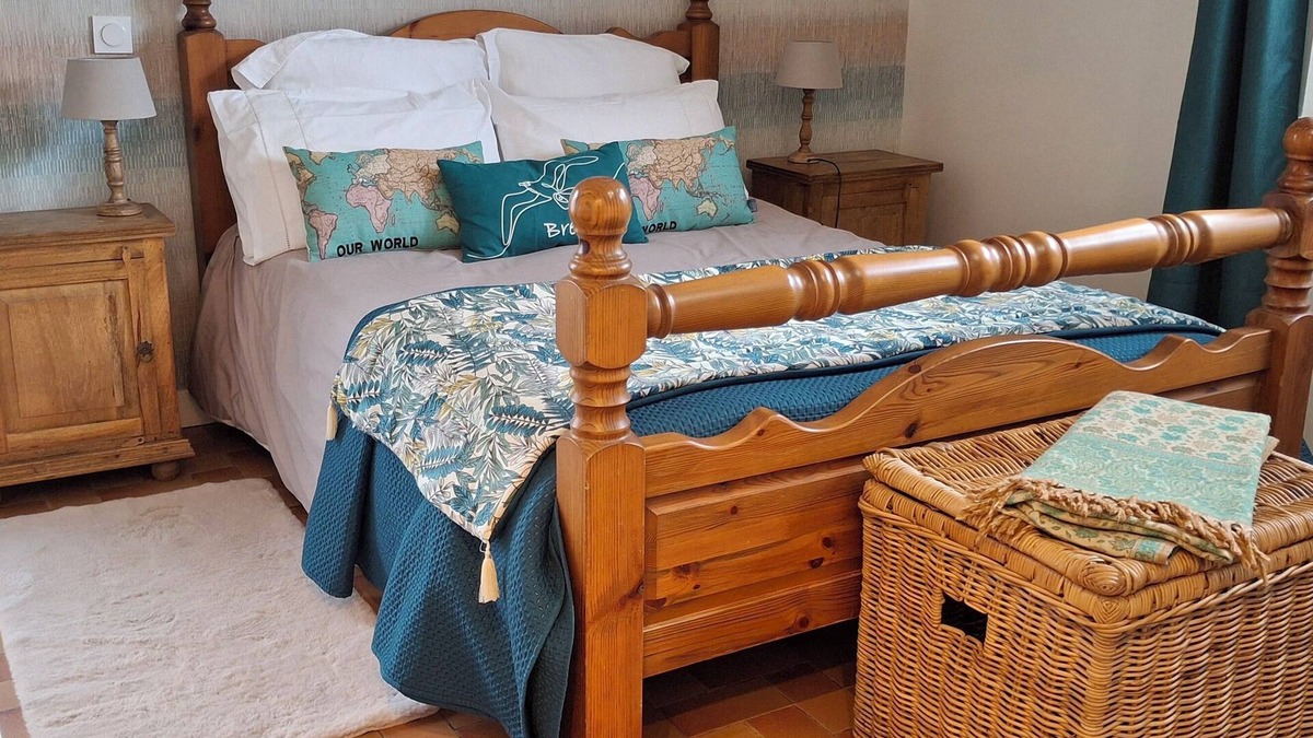 Saint-Aignan Bed & Breakfast | Le Black Dog Pub Bedroom 5
