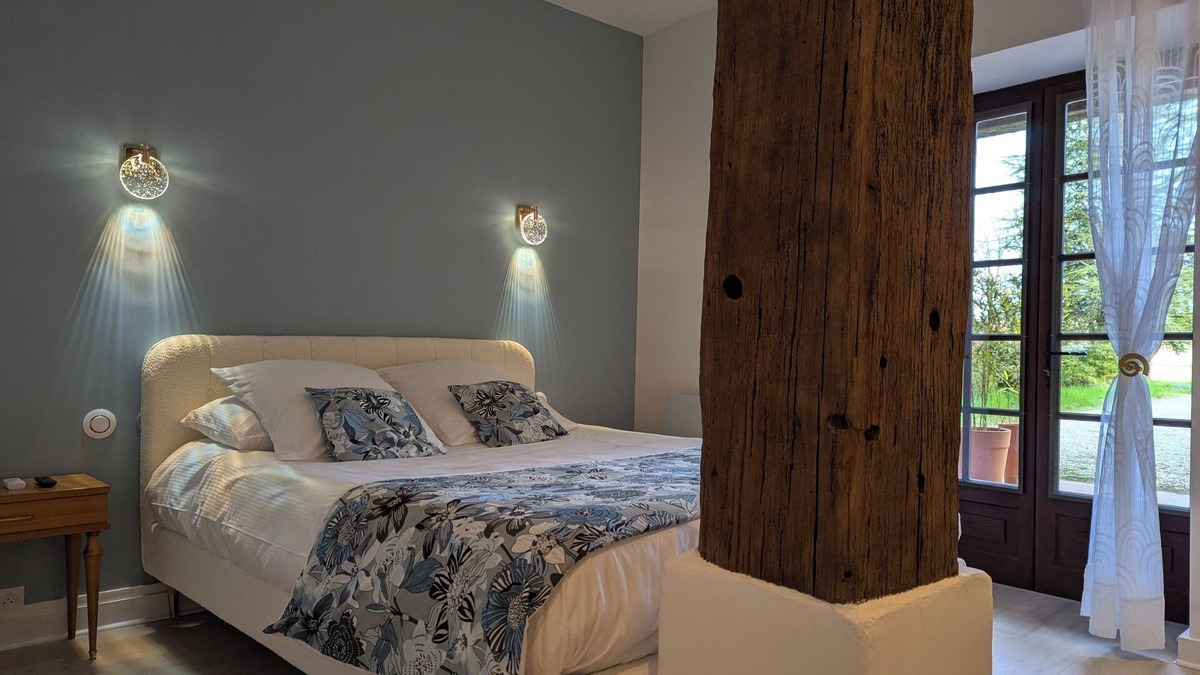 Chazelles Bed & Breakfast | Le bois des fées de Chazelles - A corner of blue sky