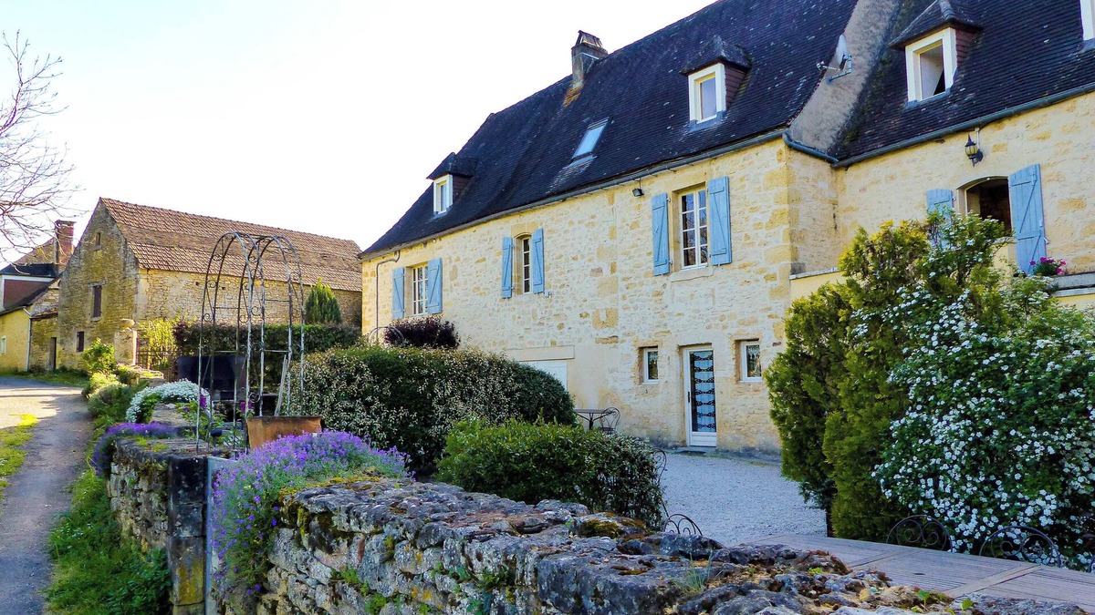 Sainte-Mondane House | Le Bonheur dans notre Pré, 4 gites with 11 rooms 25P