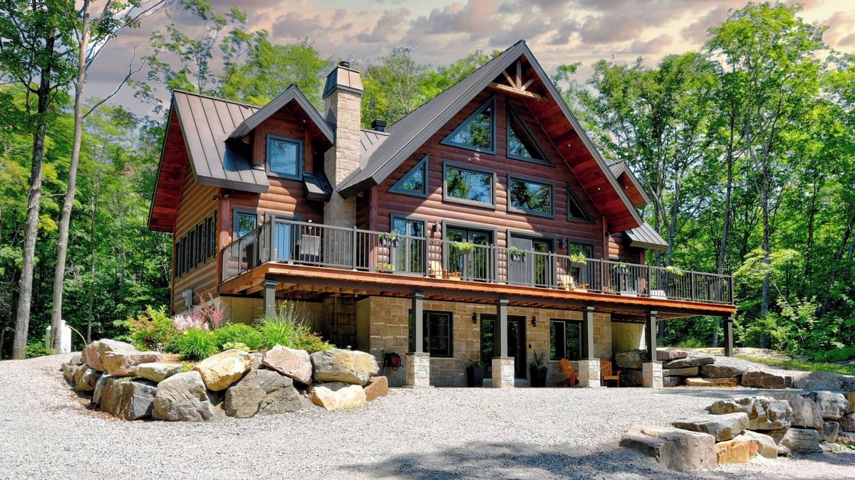 Saint-Calixte Ski Chalet | Le Boréal - Heated swimming pool, Jacuzzi, Sauna and Billiards