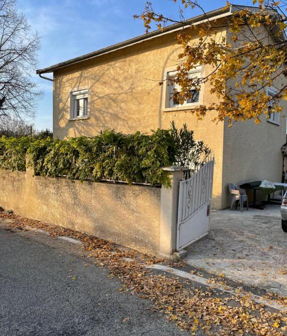 Jons Villa | -LE BOURDEAU- CHARMANTE VILLA JONAGE 15 min de LYON
