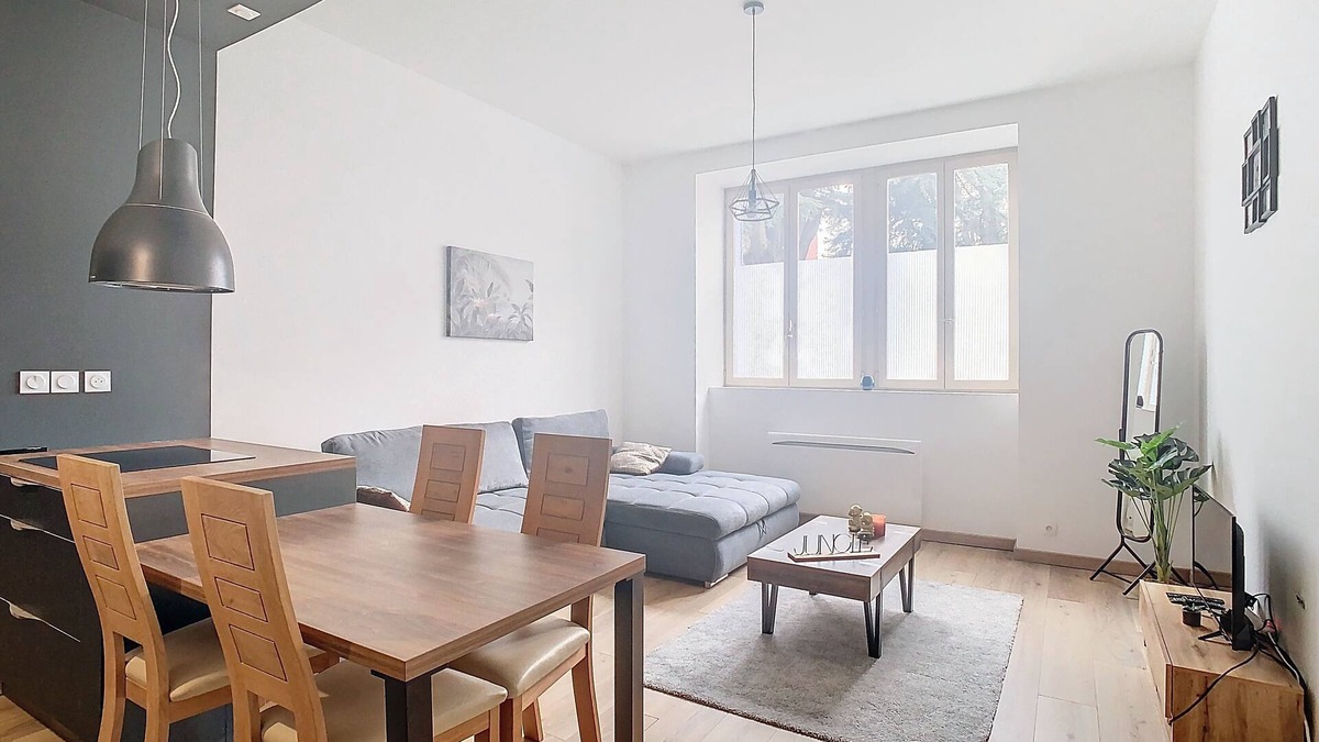 Voiron Apartment | LE CÈDRE de JORI : 55m2, 2 bedrooms, downtown