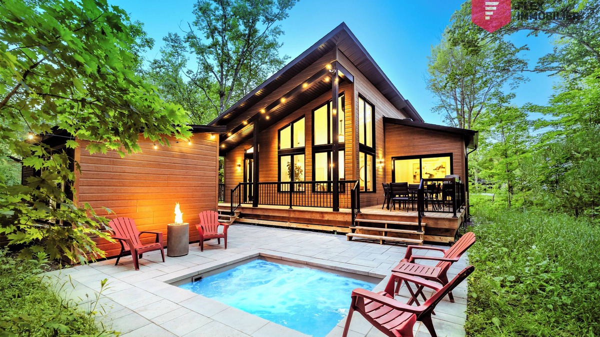 Pont-Rouge Ski Chalet | ⭐ Le Céleste de Portneuf 🪐 Hot tub in the forest ⭐