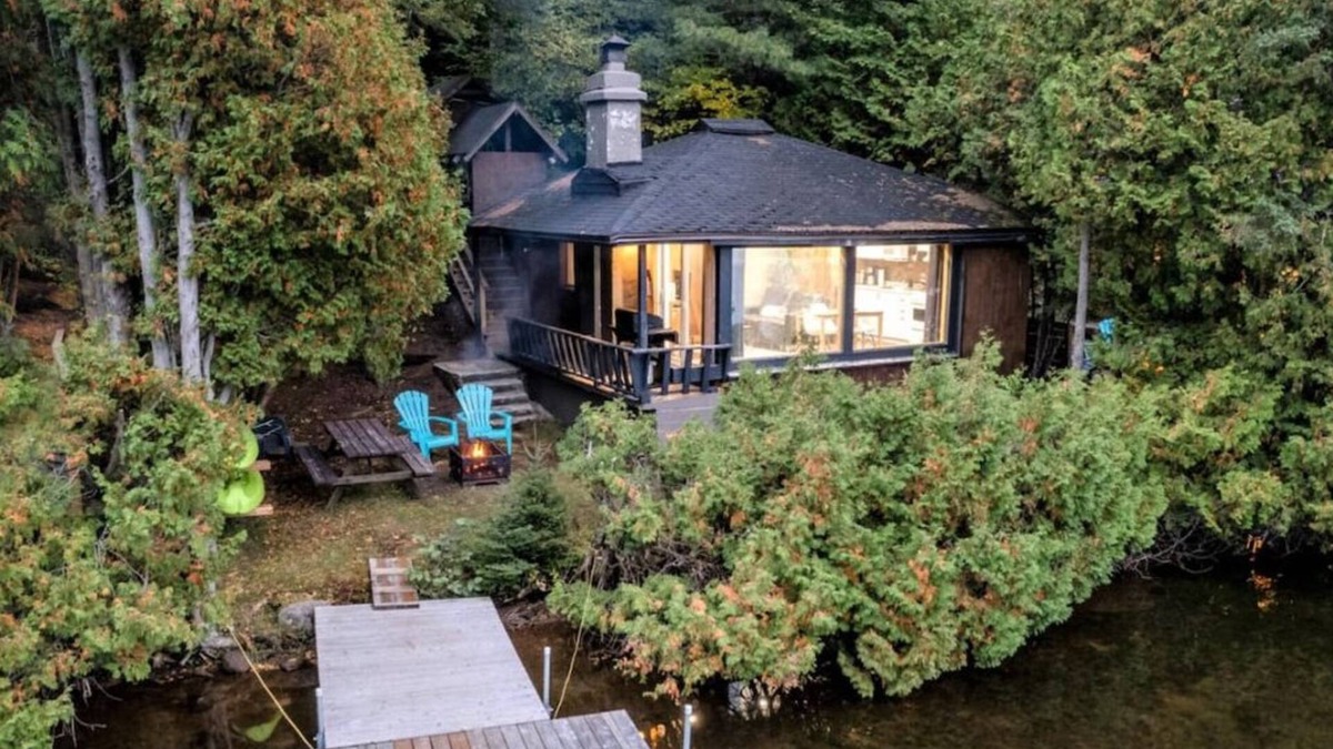 Sainte-Lucie-des-Laurentides Ski Chalet | Le1613 - Bord de L'eau - Les Chalets Dans le Nord