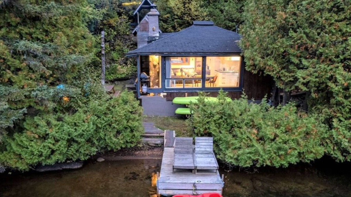 Sainte-Lucie-des-Laurentides Ski Chalet | Le1615 - Lake, Private dock- Cottages in the north