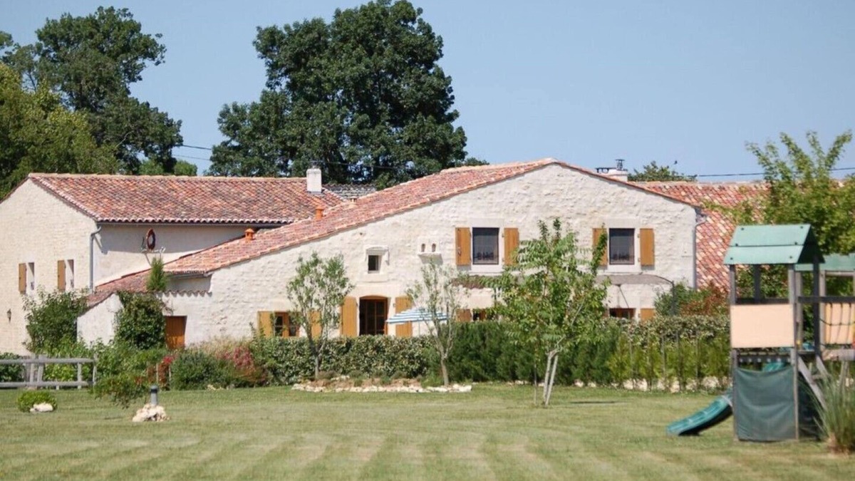 Montpellier de Medillan Cottage | Le Cadran Solaire Recently Renovated Gites with Indoor Pool