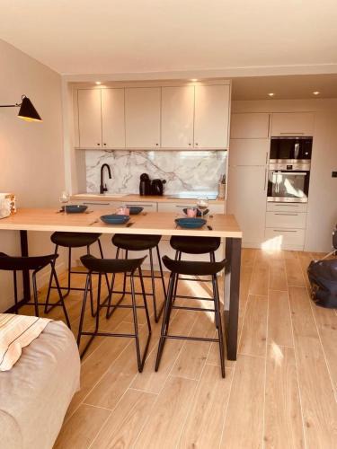 Le Couchant Apartment | LE CALI, P2 Cabine dans une résidence avec piscine, vue mer et parking privé