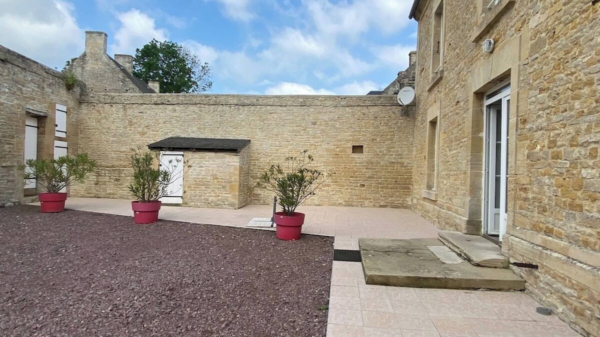 Banville House | Le Camp Romain, family home with land