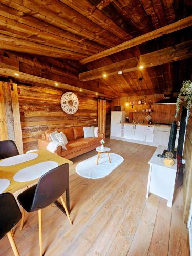 Geel Ski Chalet | Le Canard - Rust aan het water