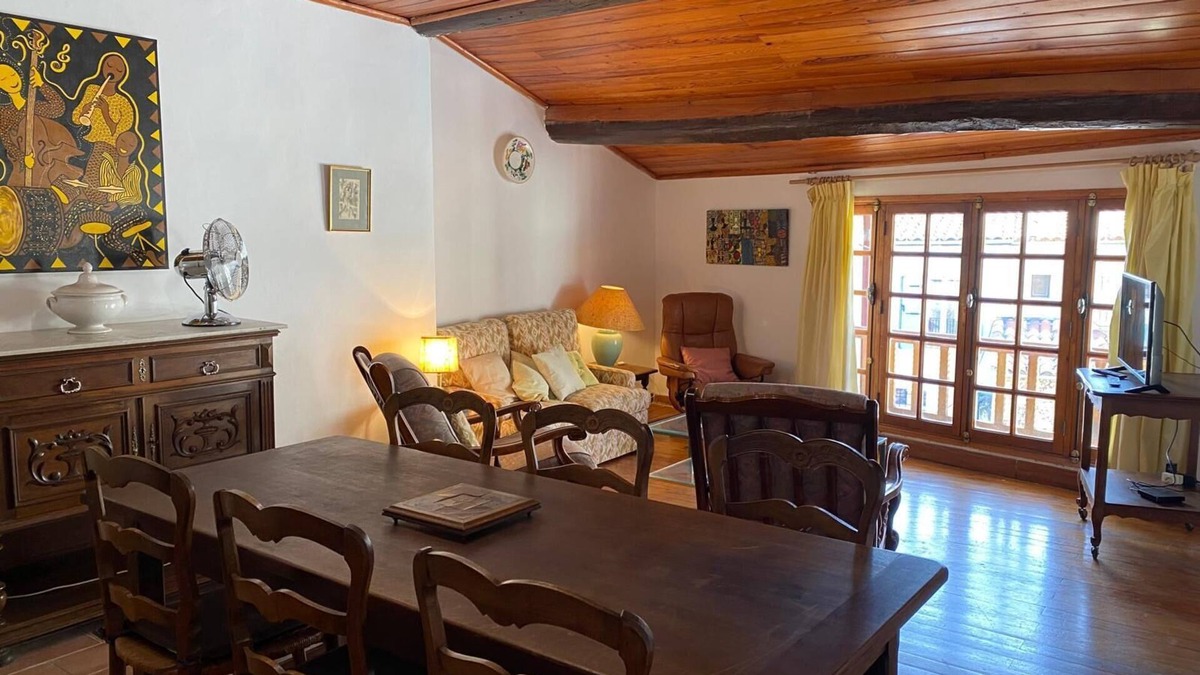 Montmeyan Apartment | Le Castelet de Montmeyan Apartment near the lakes