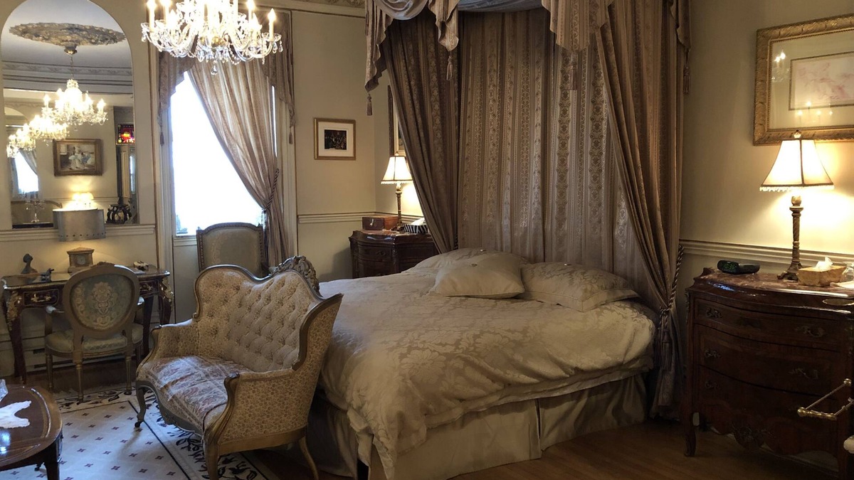 Saint-Jean-Baptiste Bed & Breakfast | Le Château du Faubourg B&B