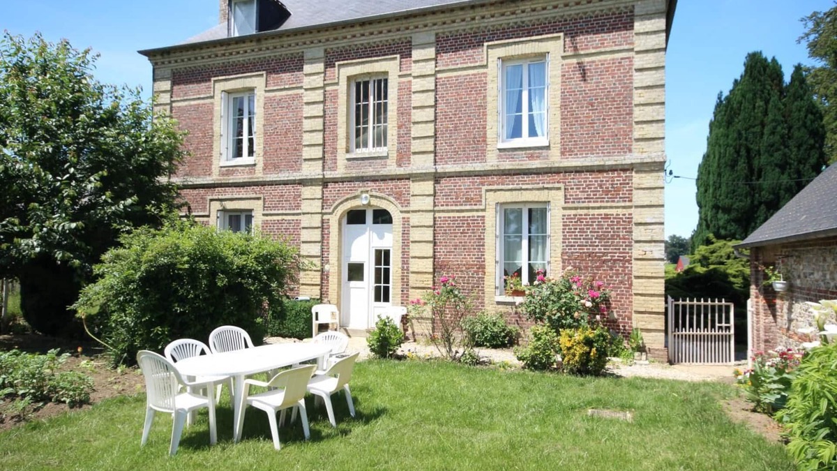 Saint-Pierre-Benouville House | Le Château - ST PIERRE BENOUVILLE