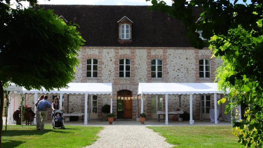Villiers-aux-Corneilles Bed & Breakfast | Le Château de mon Père